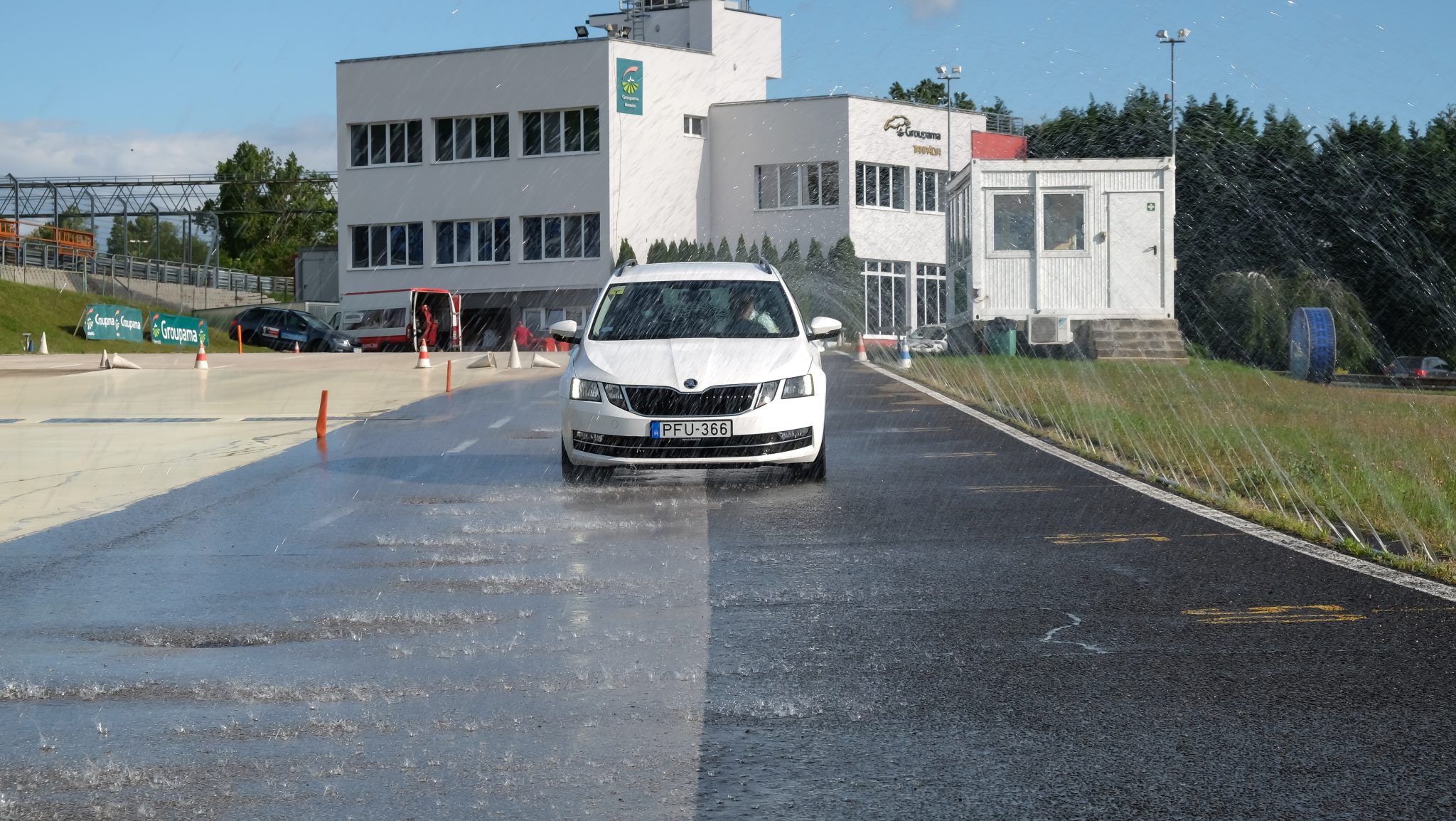 Használtautó.hu 2021 nyári gumiabroncs teszt