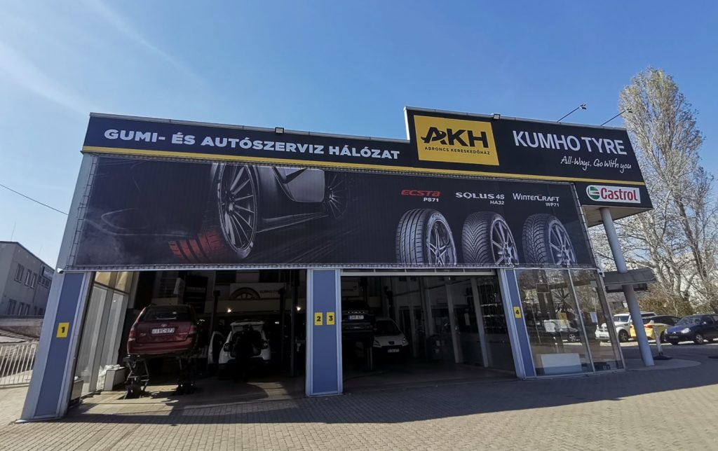 Kumho Tyre arculatot kapott az AKH Batthyány utca szerviz