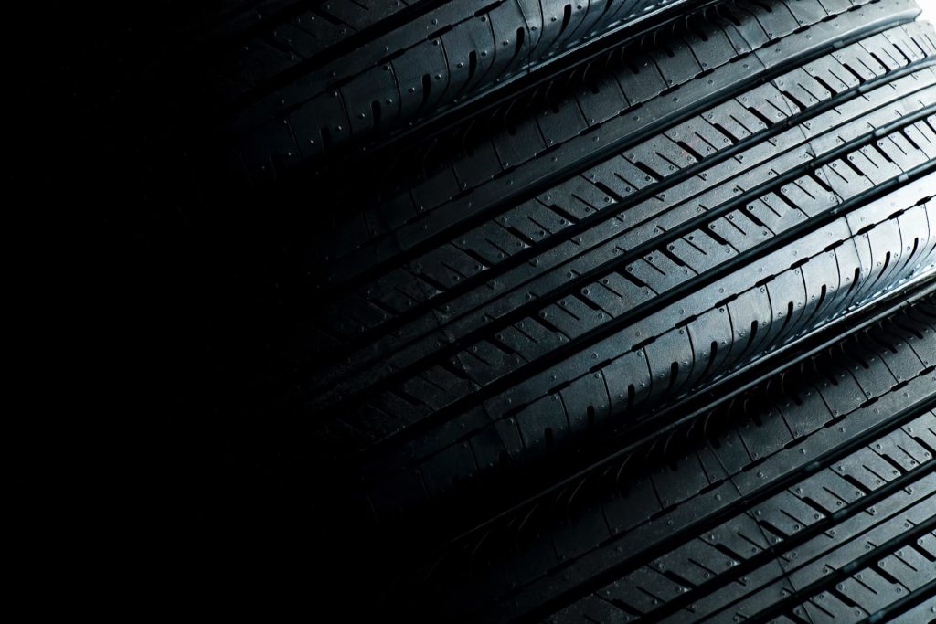 Gumi mintázatok: hogyan néz ki a nyári, a téli és a négyévszakos gumi?