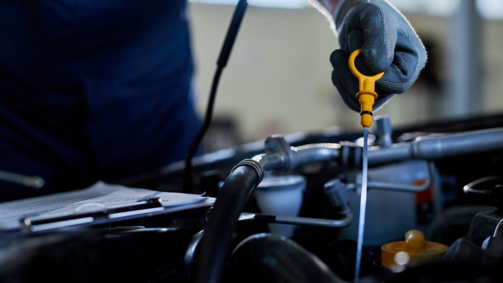 Olajszint ellenőrzése: részletes útmutató autósoknak