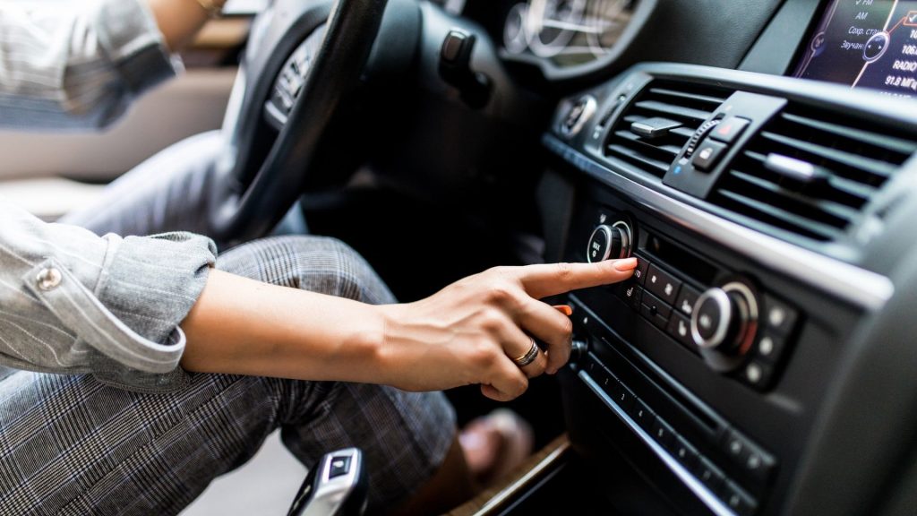 Autóklíma töltés árak 2025-ben: költségek, amivel számolhat