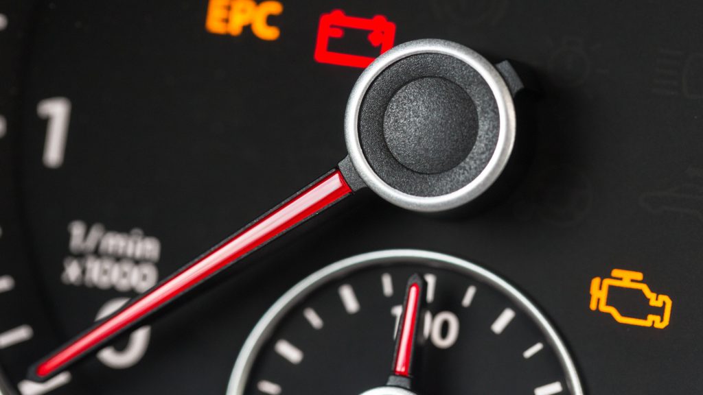 Felvillant a check engine lámpa: mire utal a jelzés?