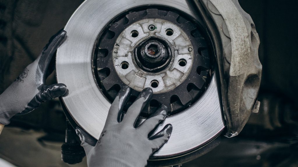 Miért nyikorog a fék? Lehetséges okok és megoldások!