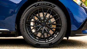 A Pirelli P Zero E nyerte „Az év gumiabroncsa” díjat a 2023-as párizsi autóipari díjátadón