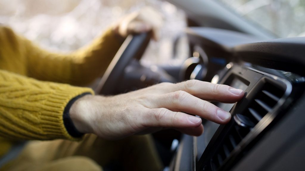 Mi a teendő, ha az autóklíma nem fúj hideget?