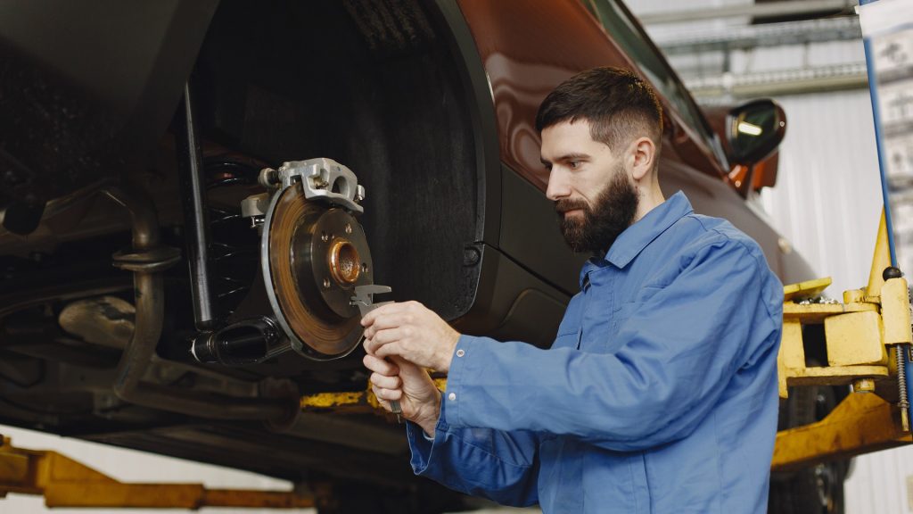 Fék légtelenítés otthon? Bízzuk inkább szakemberre!