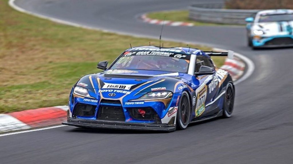 A TOYO TIRES és a Ring Racing Dominanciája: A 2024-es Nürburgringi Állandó Versenysorozat Szezonzárója