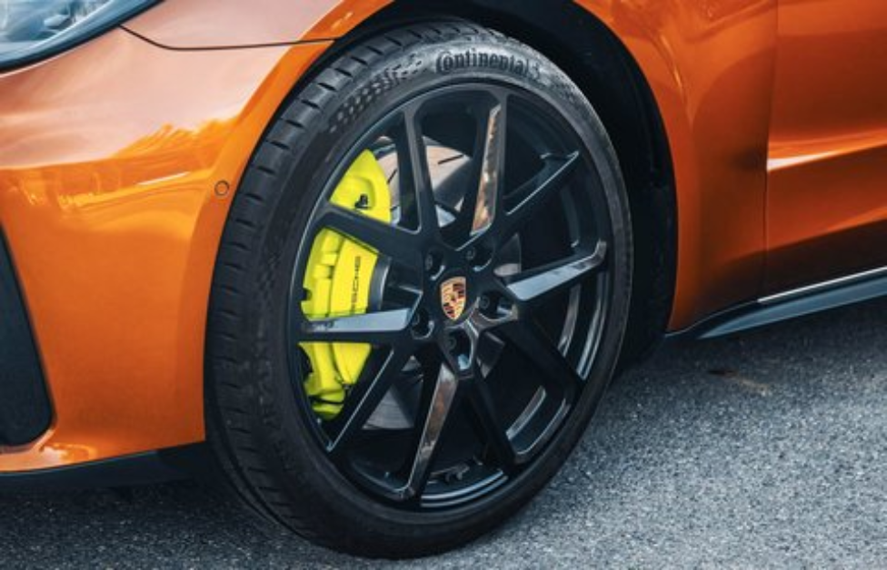 A Continental UHP abroncsai új szintre emelik a prémium teljesítményt