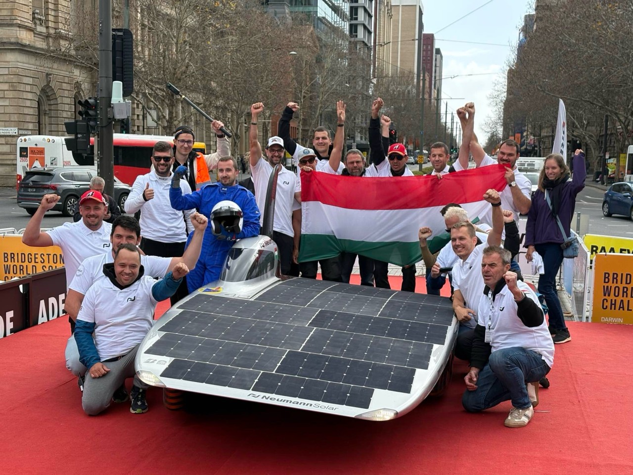 Gumi.hu Blog | Magyar siker a világ legnagyobb napelemesautó-versenyén – 10. helyezést ért el a Neumann Solar Team a Bridgestone World Solar Challenge-en