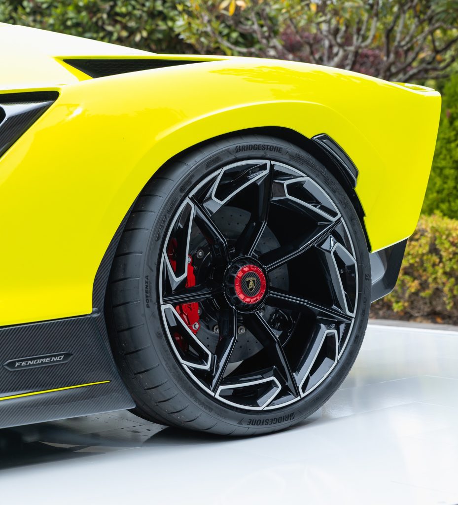 Limitált széria, exkluzív partnerség: Bridgestone abroncsokon gördül a Lamborghini Fenomeno Lamborghini Fenomeno Bridgestone abroncs