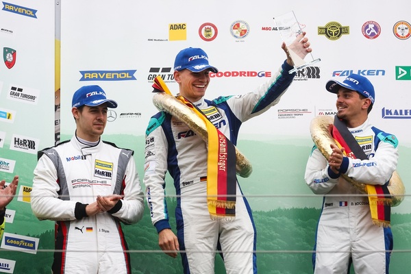 falken motorsport győzelem